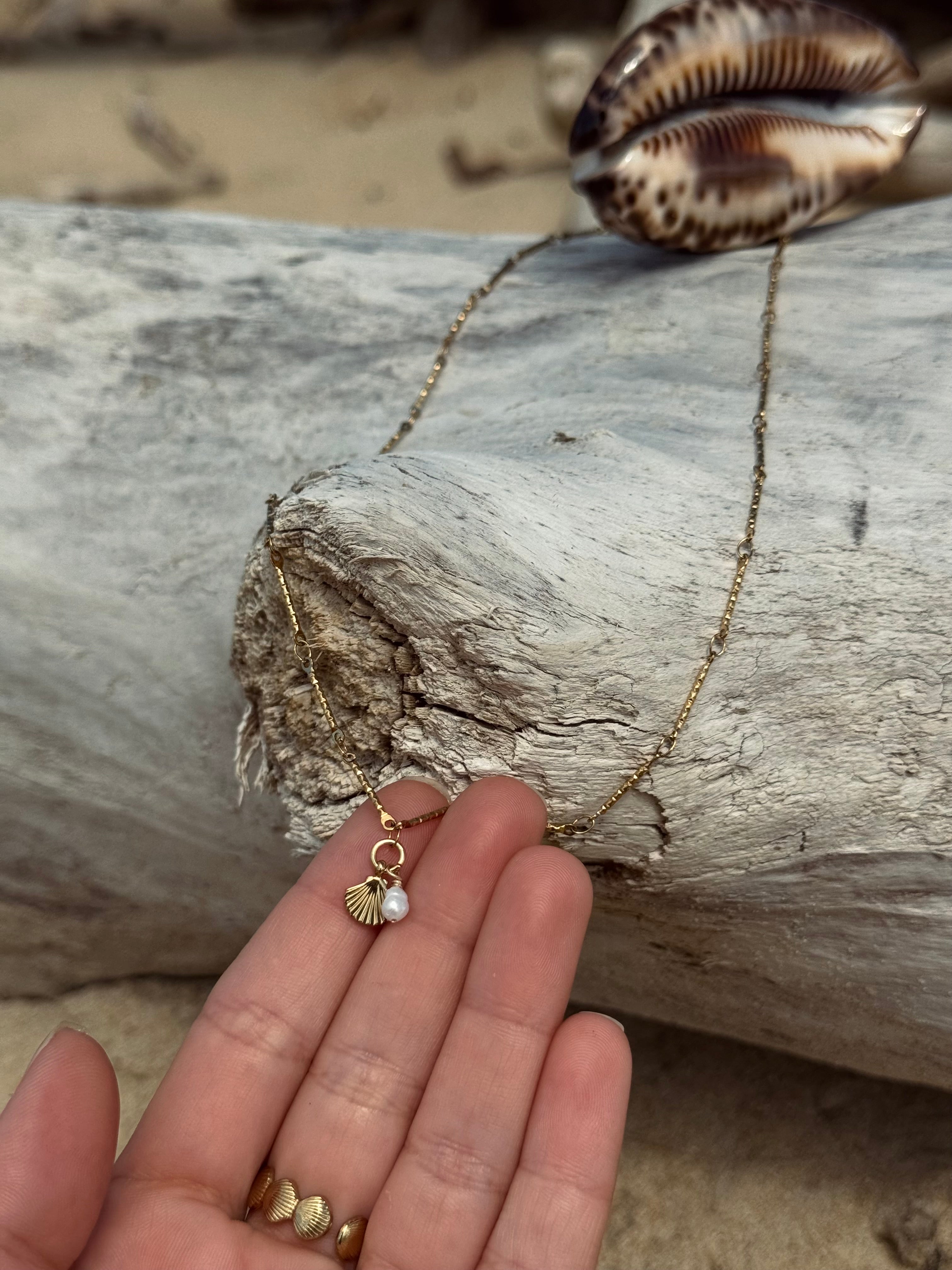 Collier Hulu en chaîne doré