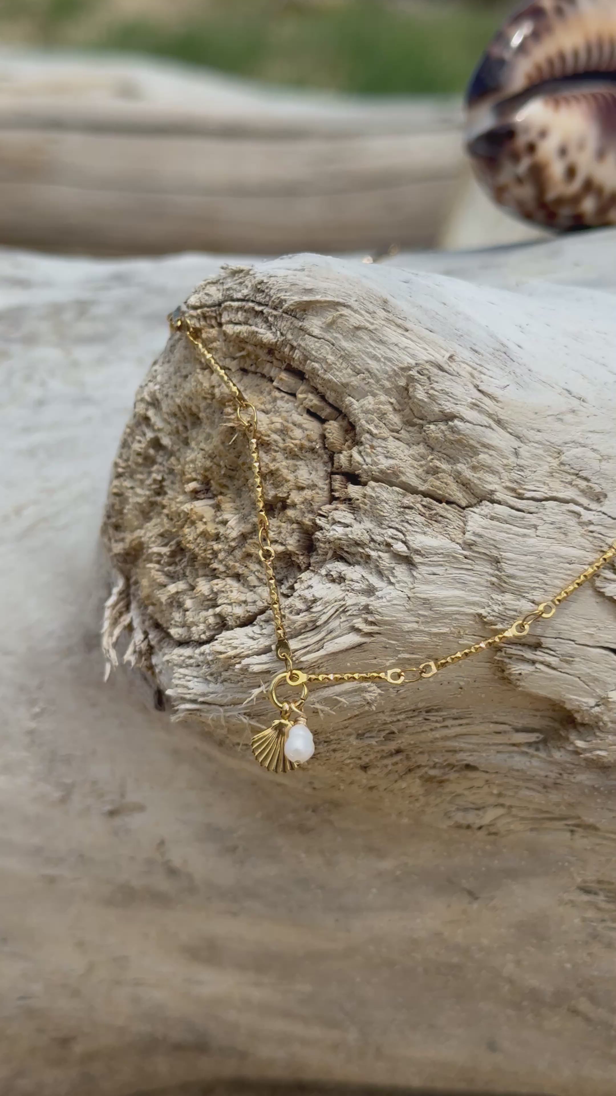 Collier Hulu en chaîne doré